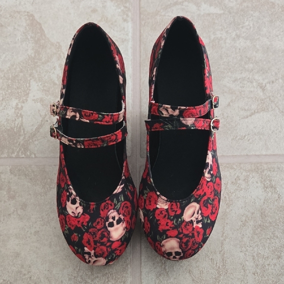 Floral Wedge Heels - Red and Black - Picture 2 of 4